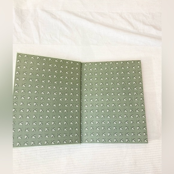 The Complete Houseplant Book
The Essential Guide to Successful Indoor Gardening - Picture 6 of 9